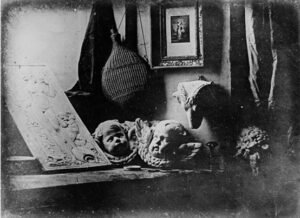 Figure 8 Bottega dell'artista: un dagherrotipo del 1837, fotografia realizzata da Louis Jacques Mandé Daguerre (1787-1851). Immagine di pubblico dominio tramite Wikipedia